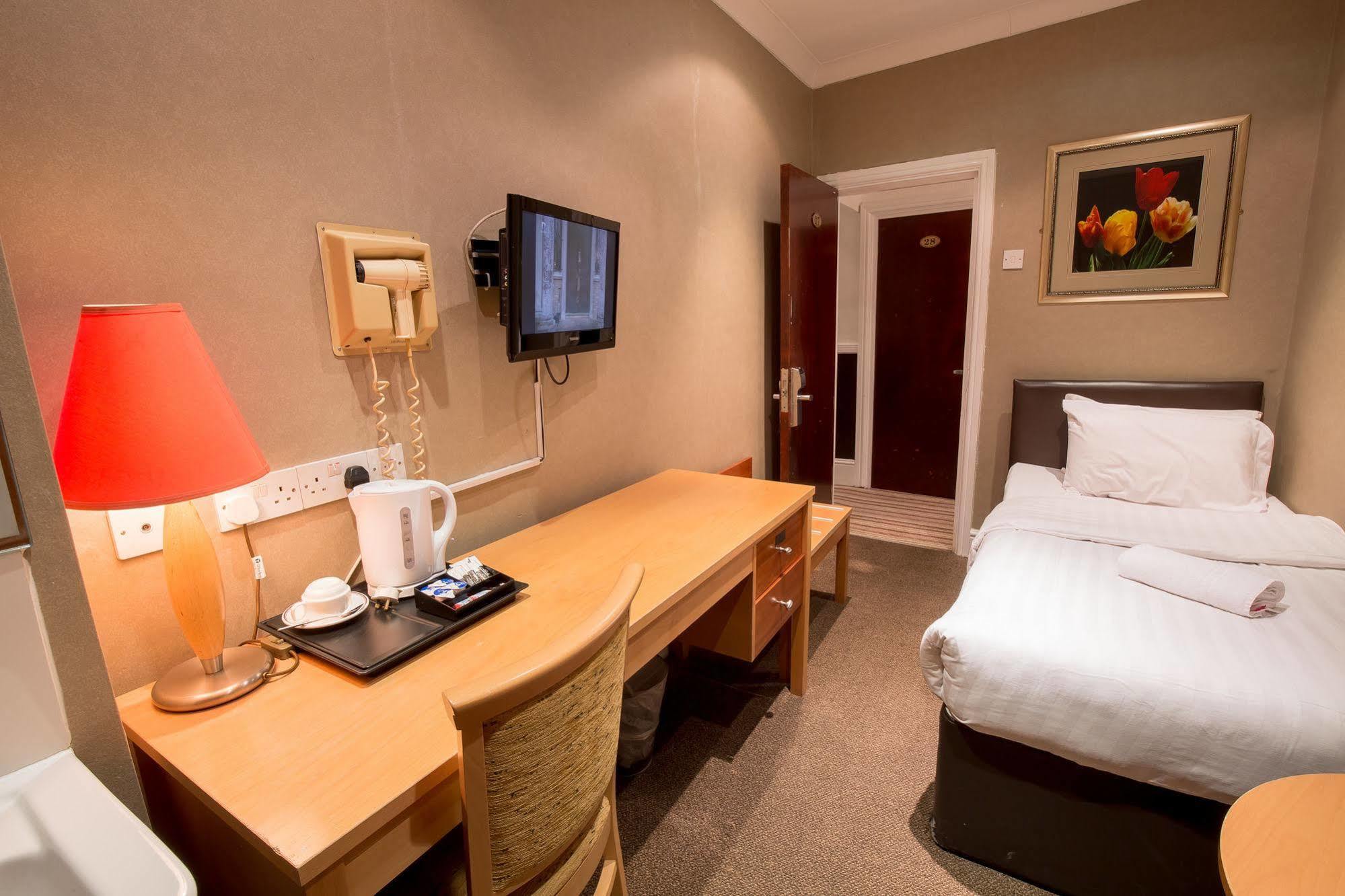 Newham Hotel Лондон Екстер'єр фото