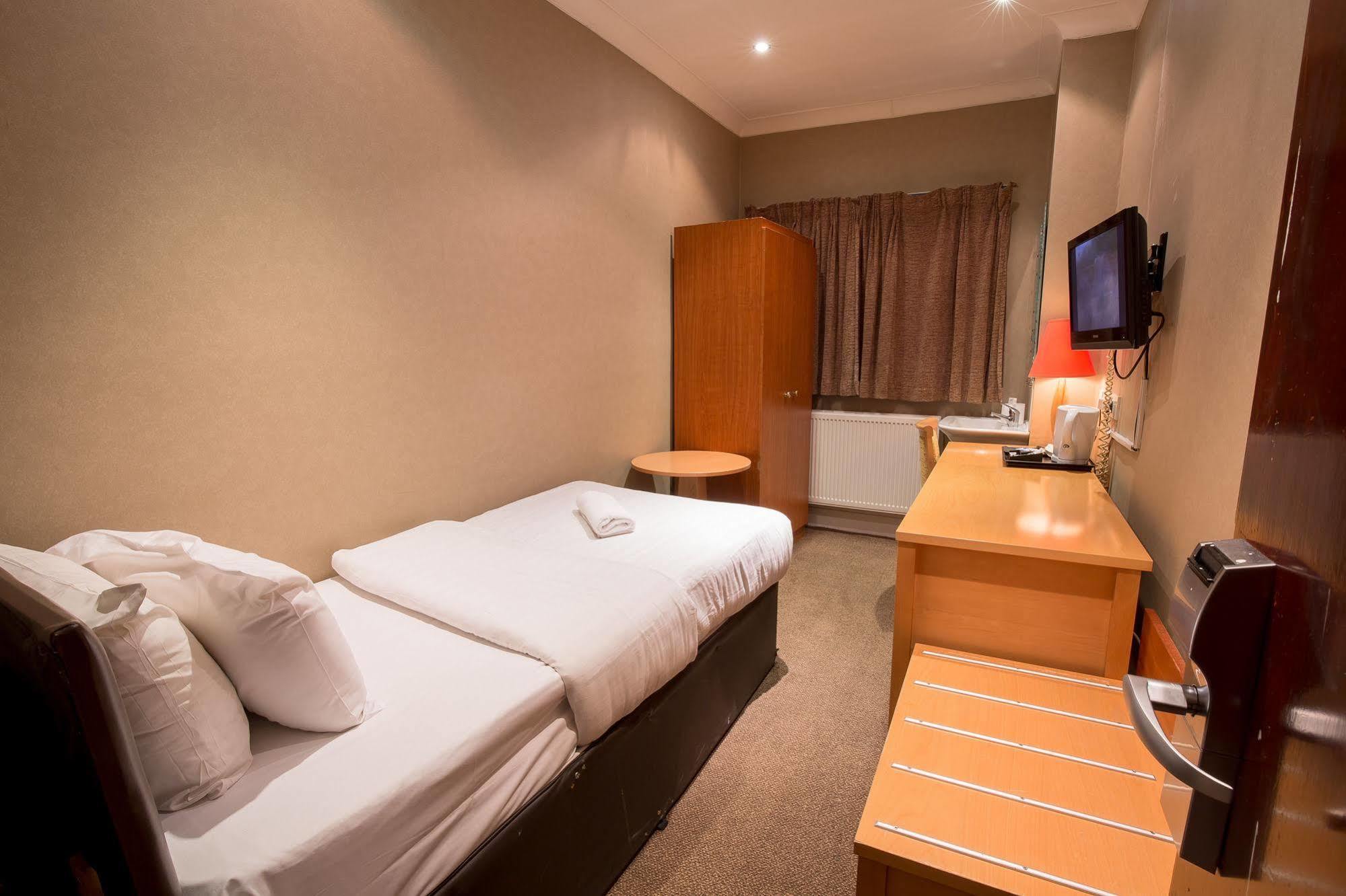 Newham Hotel Лондон Екстер'єр фото