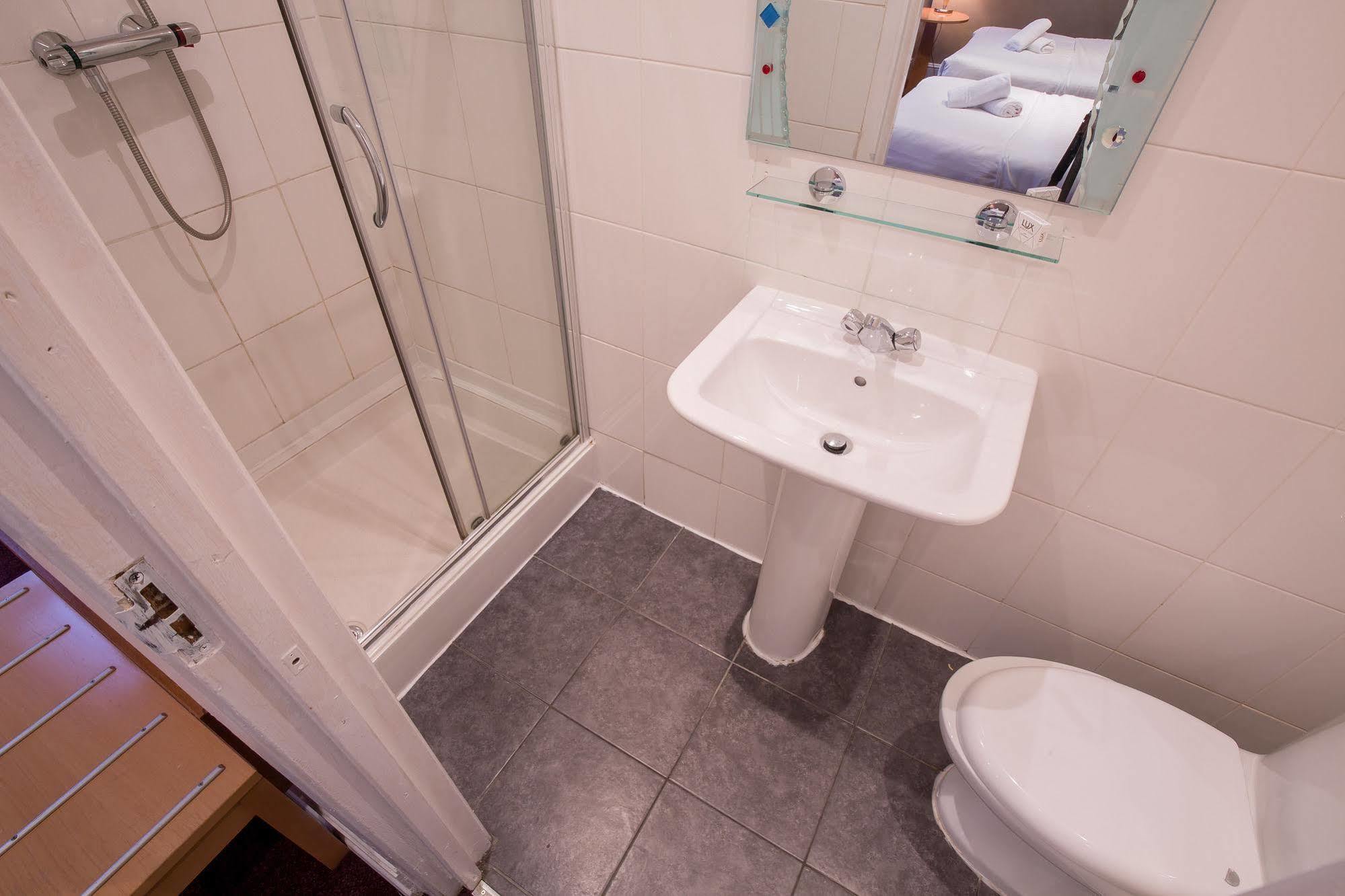 Newham Hotel Лондон Екстер'єр фото