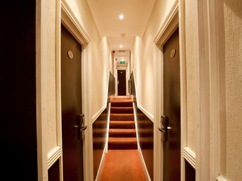 Newham Hotel Лондон Екстер'єр фото